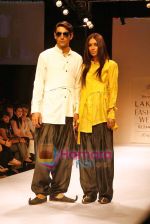 Model walk the ramp for Digvijay Singh_s Show on LIFW Day 3 on 20th Sep 2009.JPG